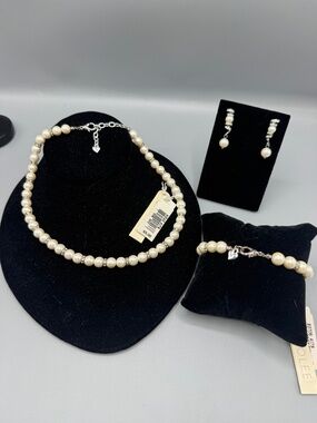 Carolee 3 pc pearl set